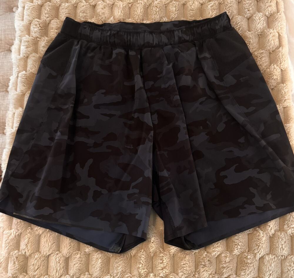 Lululemon Surge Shorts Mens Black Camo Performance Running Gym Size M